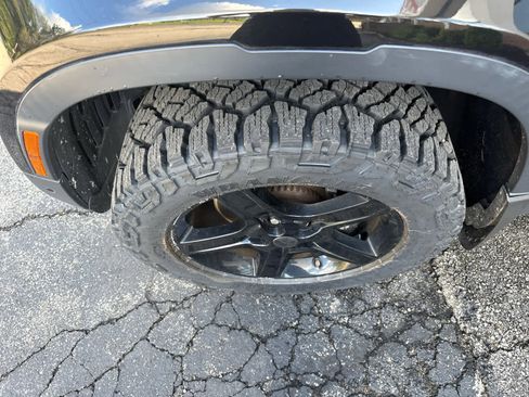 Used 2020 Land Rover Defender 110 HSE image 2