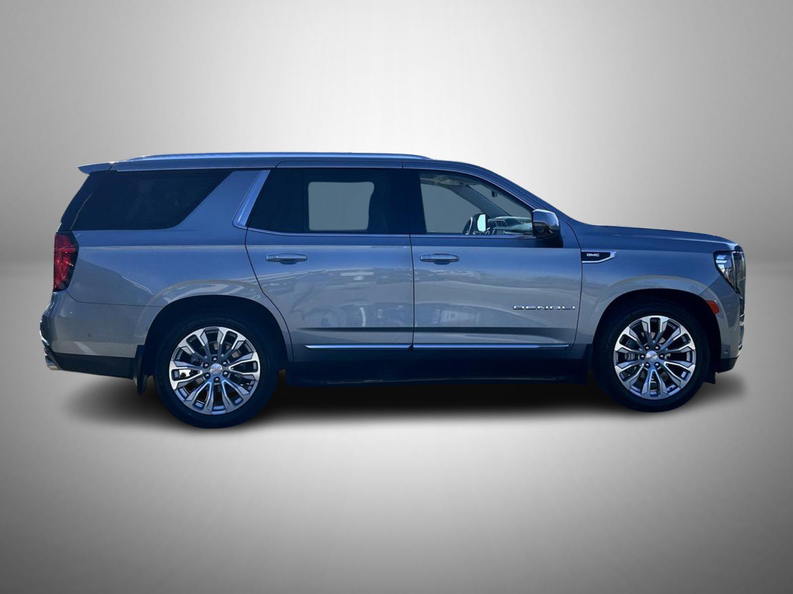 Used 2024 GMC Yukon Denali w/ Advanced Technology Package AWD/4WD image 7