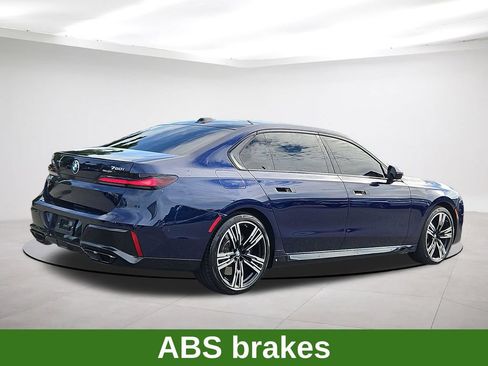 Used 2026 BMW 760i xDrive w/ Executive Package AWD/4WD image 7