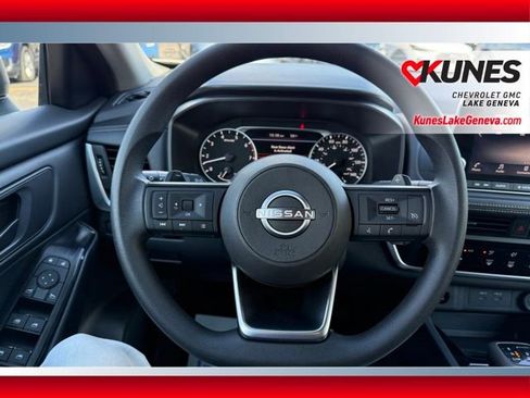Used 2024 Nissan Rogue S image 38