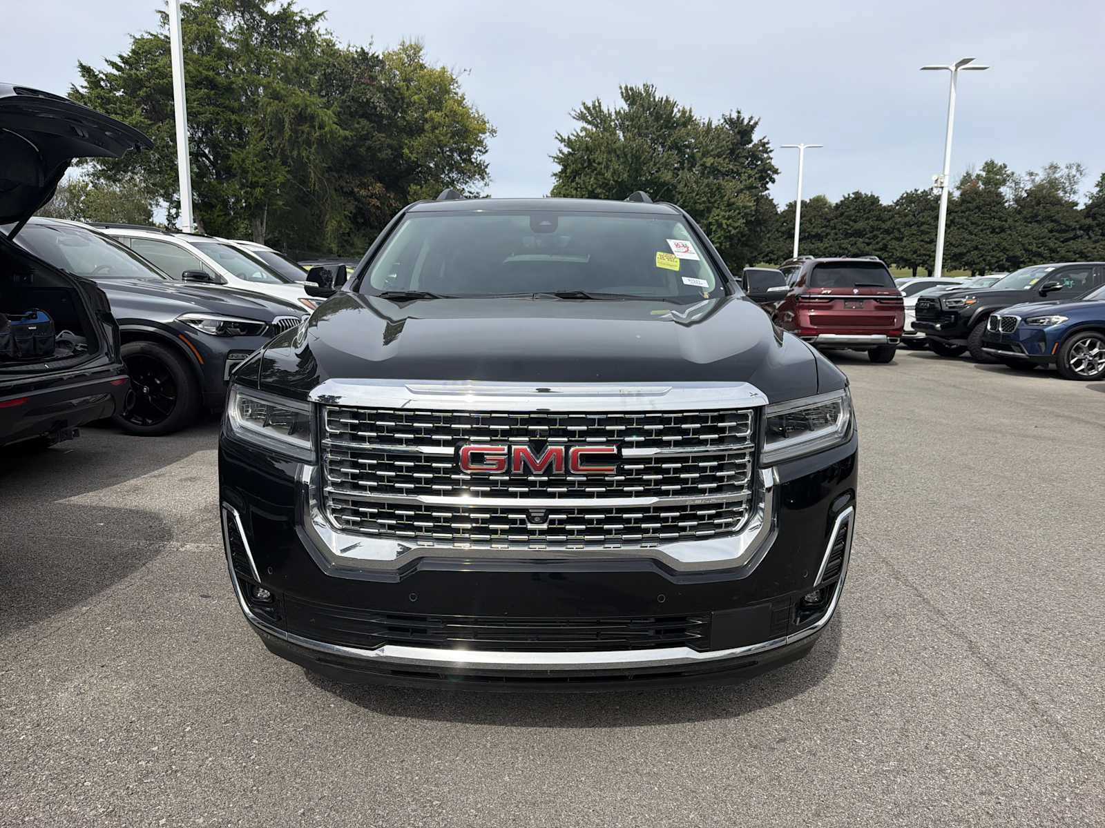 Used 2023 GMC Acadia Denali w/ Black Diamond Edition AWD/4WD image 9
