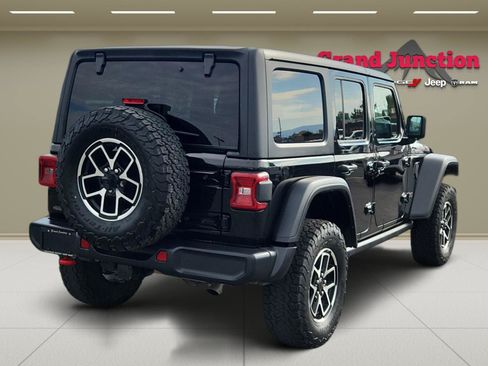 Used 2025 Jeep Wrangler Unlimited Rubicon AWD/4WD image 4