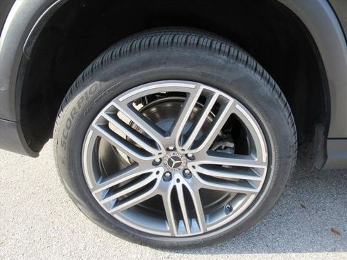 Used 2025 Mercedes-Benz GLS 450 4MATIC image 8