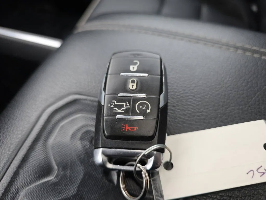 Used 2023 RAM 1500 Laramie AWD/4WD image 39