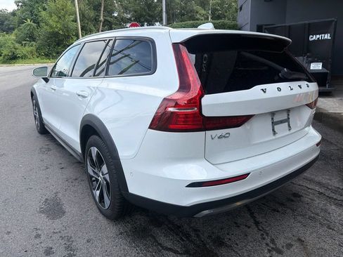 Used 2025 Volvo V60 B5 Cross Country Plus AWD/4WD image 2