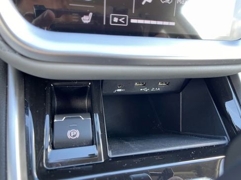 Used 2022 Subaru Outback Premium image 23