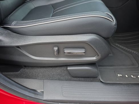 Used 2025 Honda Pilot Elite image 38