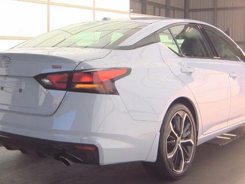 Certified 2025 Nissan Altima 2.5 SR w/ SR Premium Package FWD image 3