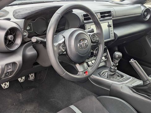 Used 2024 Toyota GR86 Premium image 2