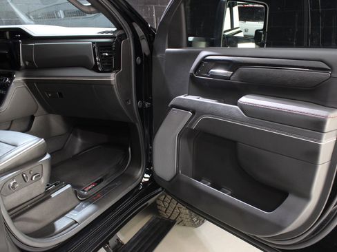 Used 2024 GMC Sierra 2500 AT4X image 57