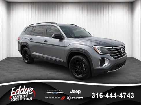 Used 2024 Volkswagen Atlas SE AWD/4WD image 1