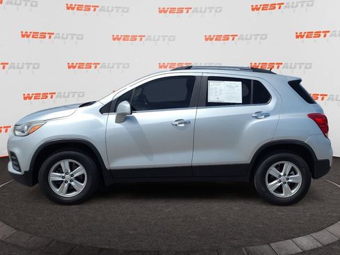 Used 2018 Chevrolet Trax LT w/ LT Convenience Package AWD/4WD image 2