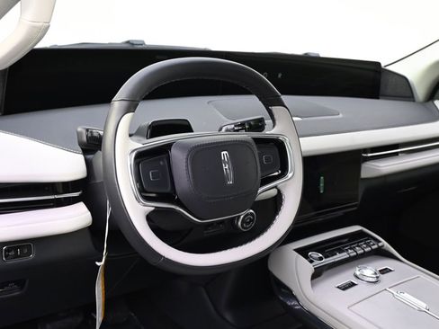 New 2026 Lincoln Navigator Reserve w/ Jet Appearance Package AWD/4WD image 11