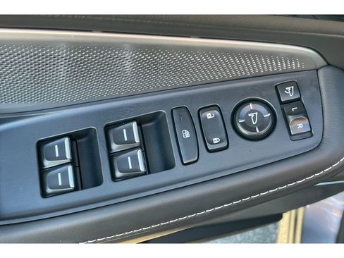 Certified 2025 Acura MDX SH-AWD w/ Technology Package image 11