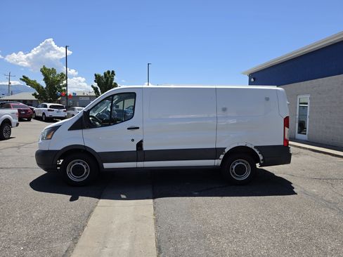 Used 2016 Ford Transit 250 130 Low Roof RWD image 4