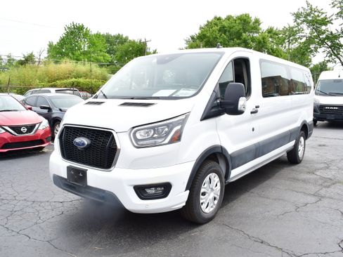 Used 2023 Ford Transit 350 XLT RWD image 4