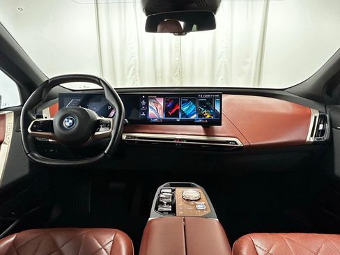 Used 2023 BMW iX xDrive50 w/ Premium Package AWD/4WD image 8
