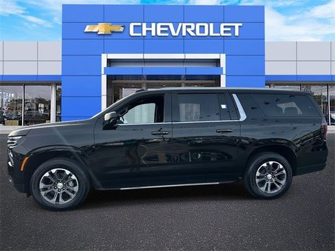 Certified 2025 Chevrolet Suburban LS w/ LPO, Dark Essentials Package image 6