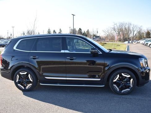 Used 2023 Kia Telluride S w/ S Sunroof Package image 2