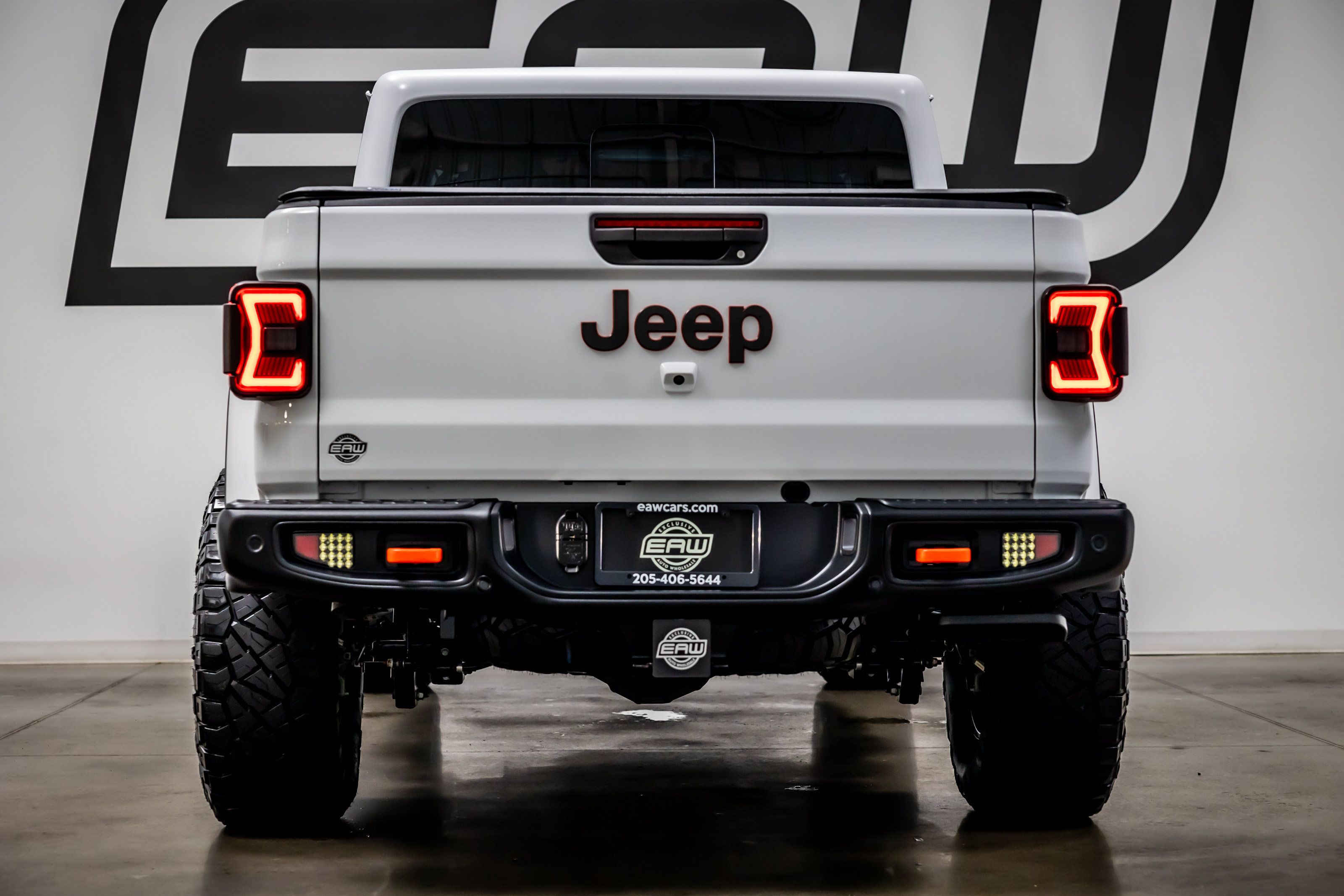 Used 2024 Jeep Gladiator Mojave AWD/4WD image 11