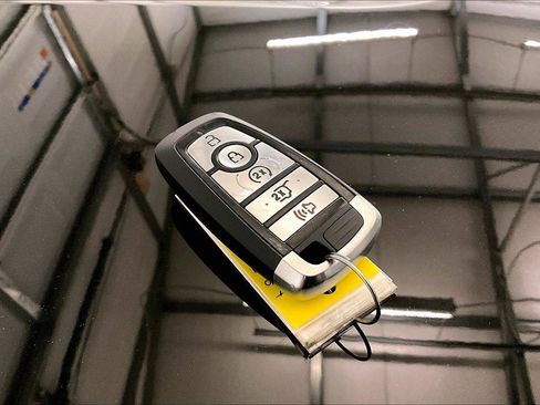 Used 2021 Ford Explorer XLT w/ Equipment Group 202A image 9