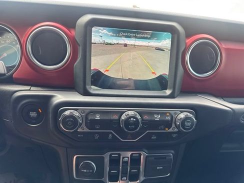Certified 2023 Jeep Gladiator Rubicon AWD/4WD image 22