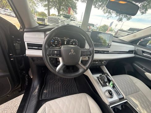 Used 2024 Mitsubishi Outlander SEL AWD/4WD image 17