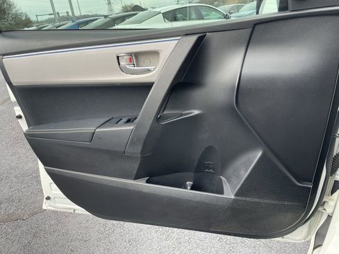 Used 2015 Toyota Corolla LE image 19