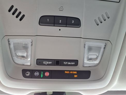 Used 2018 Chevrolet Equinox LT FWD image 25