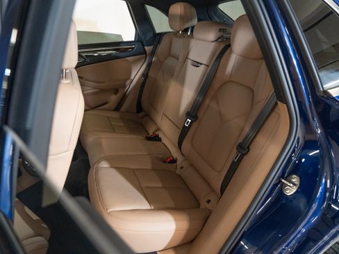 Certified 2026 Porsche Macan AWD/4WD image 17