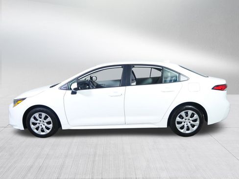 Used 2023 Toyota Corolla LE image 4