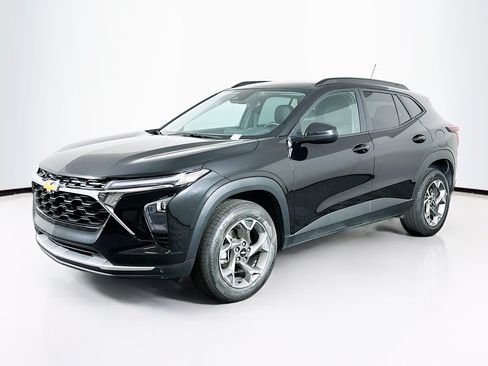 Used 2025 Chevrolet Trax LT FWD image 3