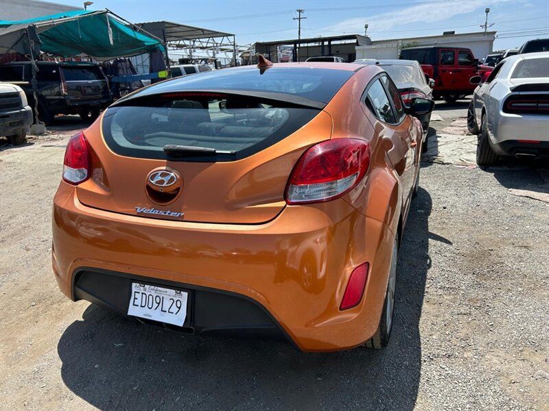 Used 2017 Hyundai Veloster FWD image 5