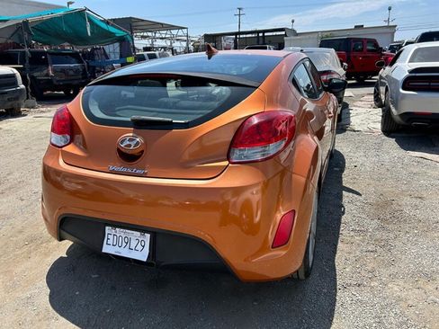 Used 2017 Hyundai Veloster FWD image 5