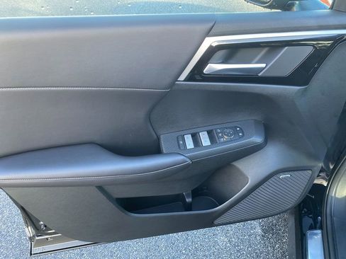 New 2025 Mitsubishi Outlander SE image 11