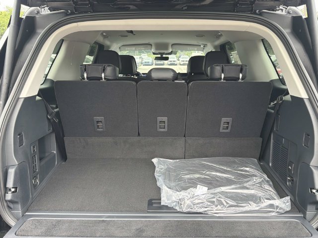 New 2026 Lincoln Navigator Premiere AWD/4WD image 12