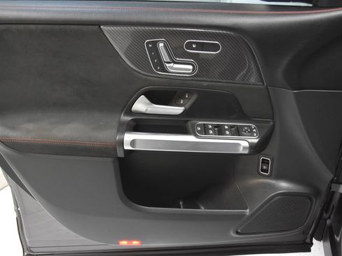 Used 2023 Mercedes-Benz GLB 250 image 12