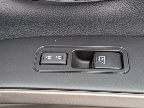 Used 2024 Nissan Titan SV w/ SV Bronze Edition Package image 37