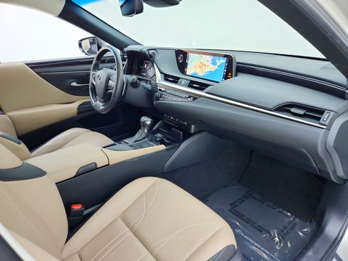 Used 2019 Lexus ES 300h w/ Accessory Package 2 FWD image 29