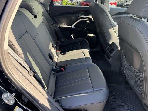 Used 2025 Audi Q5 Premium w/ Convenience Package image 31