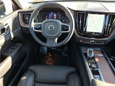 Certified 2024 Volvo XC60 B5 Ultimate image 11
