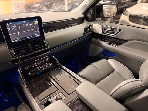 Used 2018 Lincoln Navigator Reserve w/ Technology Package AWD/4WD image 16