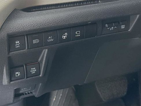 Certified 2024 Toyota Sienna Platinum image 17