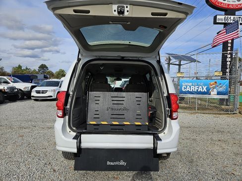 Used 2018 Dodge Grand Caravan SE image 10