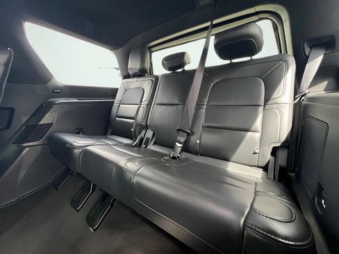 Used 2023 Lincoln Navigator 4WD image 25