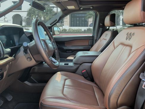 Used 2023 Ford Expedition Max King Ranch RWD image 11
