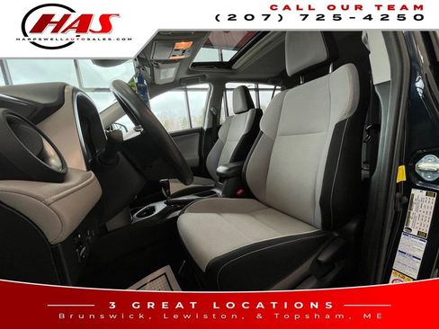 Used 2017 Toyota RAV4 XLE AWD/4WD image 10