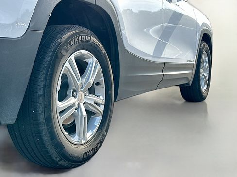 Used 2024 GMC Terrain SLE image 15