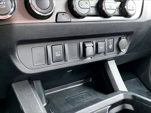 Used 2023 Toyota Tacoma TRD Off-Road image 35