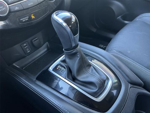 Used 2018 Nissan Rogue Sport SL image 19